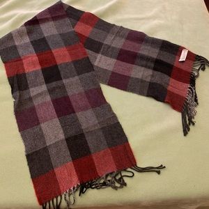 Geoffrey Beene scarf - made in Italy.